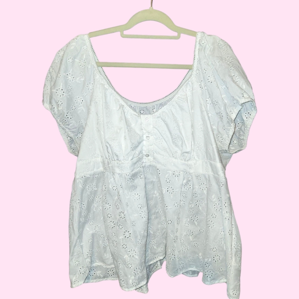 SHEIN White Flutter Sleeve Blouse Relaxed Fit